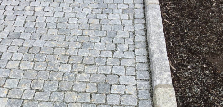 Granitt Kantstein 12x25 m/fas Råhugget